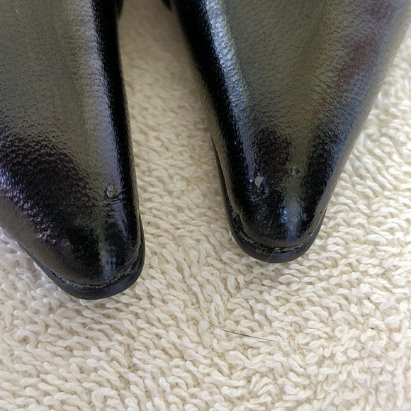 Black Pointed Toe Heels with Side Cut Out - Picture 3 of 9